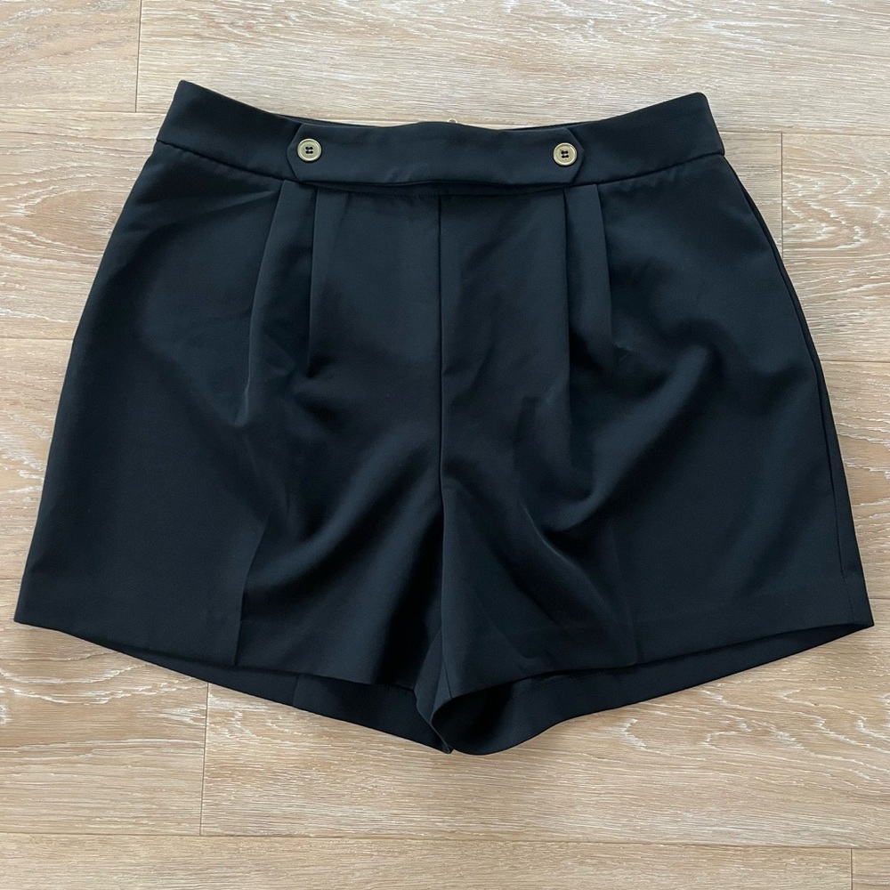 NWT NY&Co black pleated shorts